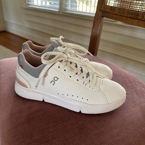 ON The Roger Advantage Sneakers